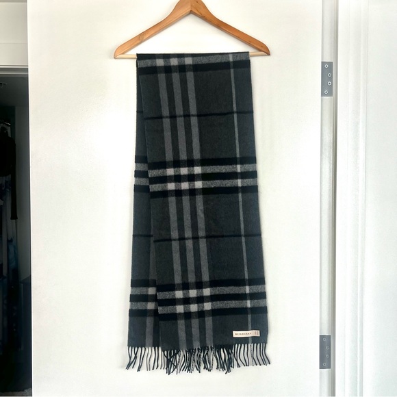 Burberry Cashmere Scarf Unisex - Picture 5 of 7